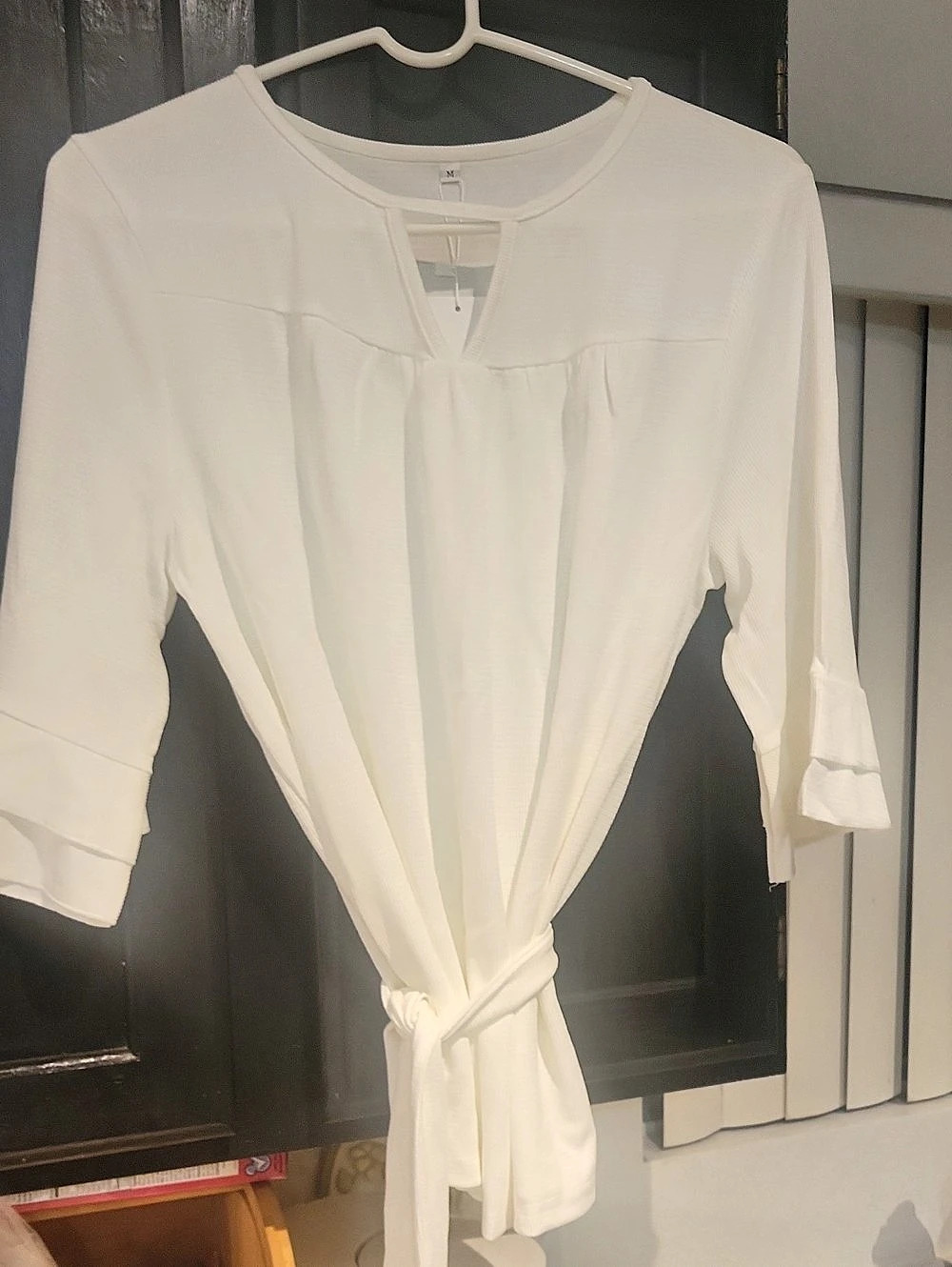 DRESS TELL'S Women's Keyhole Blouse in White Size Medium NWT